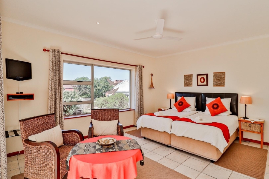 6 Bedroom Property for Sale in De Kelders Western Cape